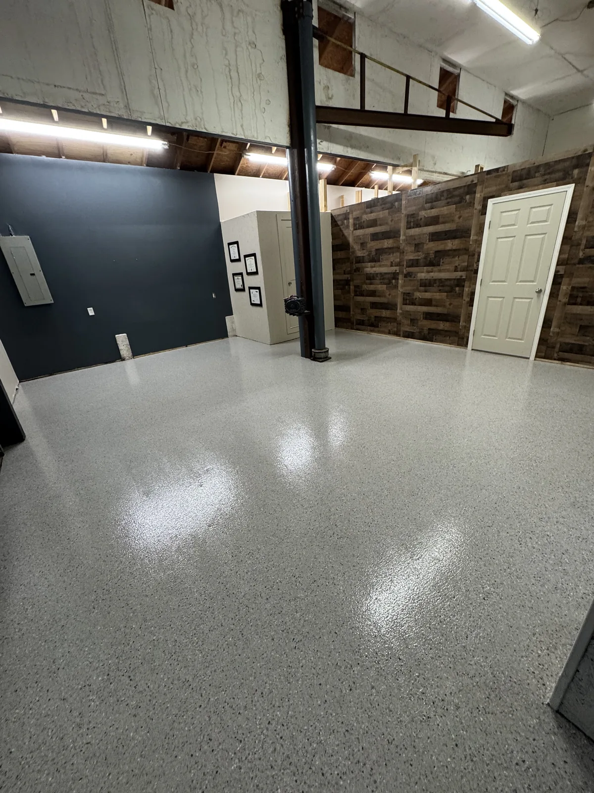 Finished flake floor in a shop