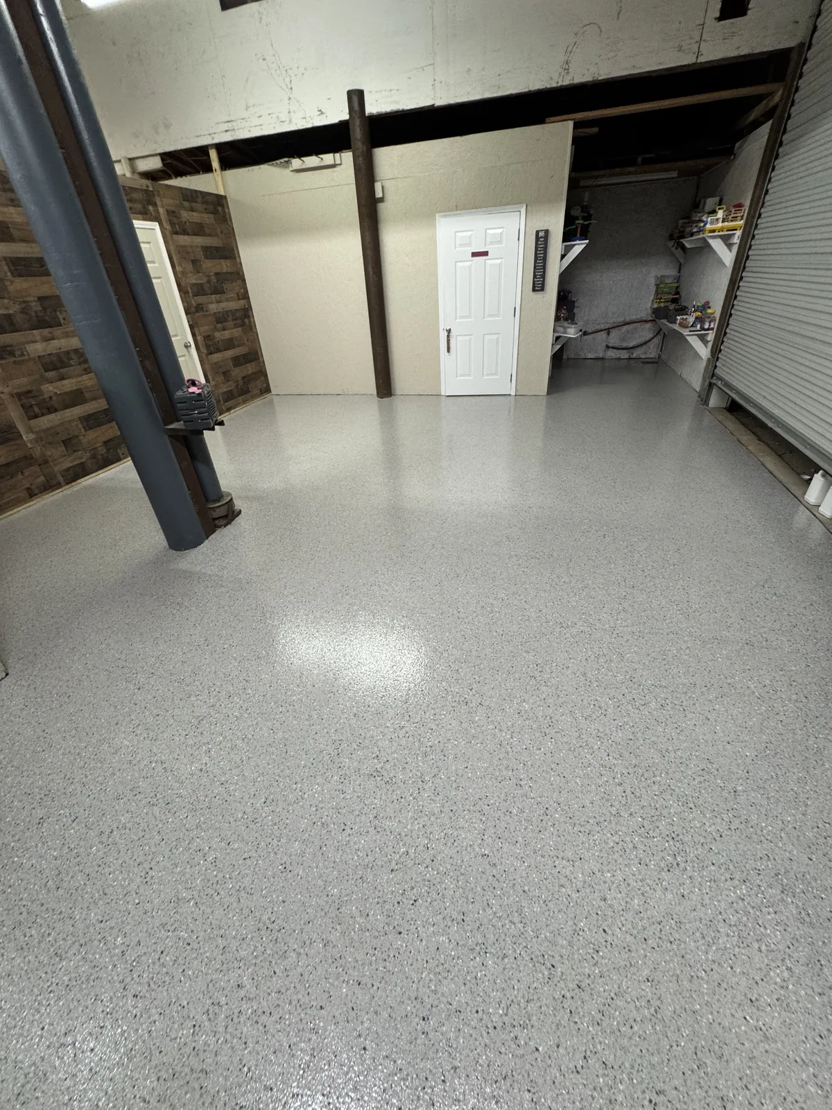 Indoor flake floor finish
